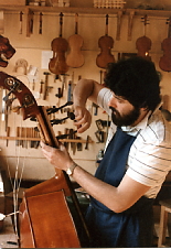 Jean-Philippe Cognier, Luthier à Mirecourt.