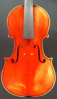 Raccords de vernis sur violon J-B Vuillaume.