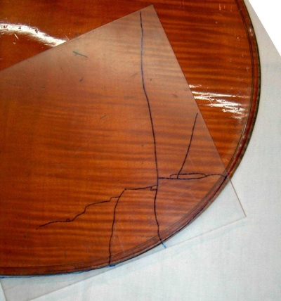 Restauration d'un fond de violoncelle de Pillement.