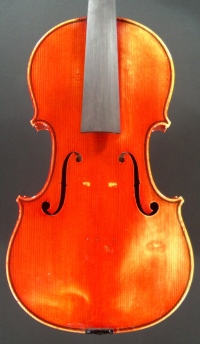 Raccords de vernis sur violon J-B Vuillaume.